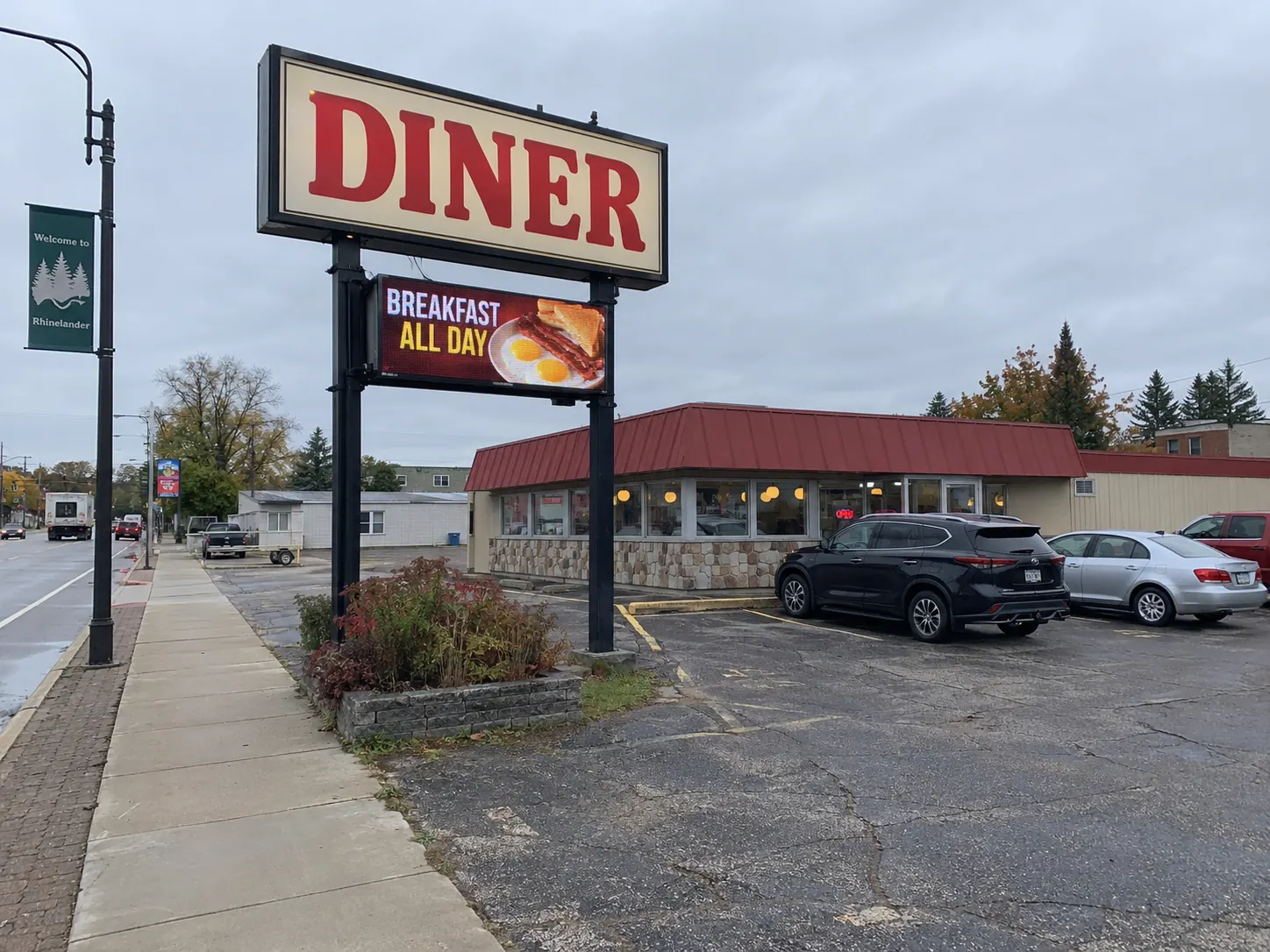 Restaurant roadside LED message center Roadside LED message center below a diner identification sign